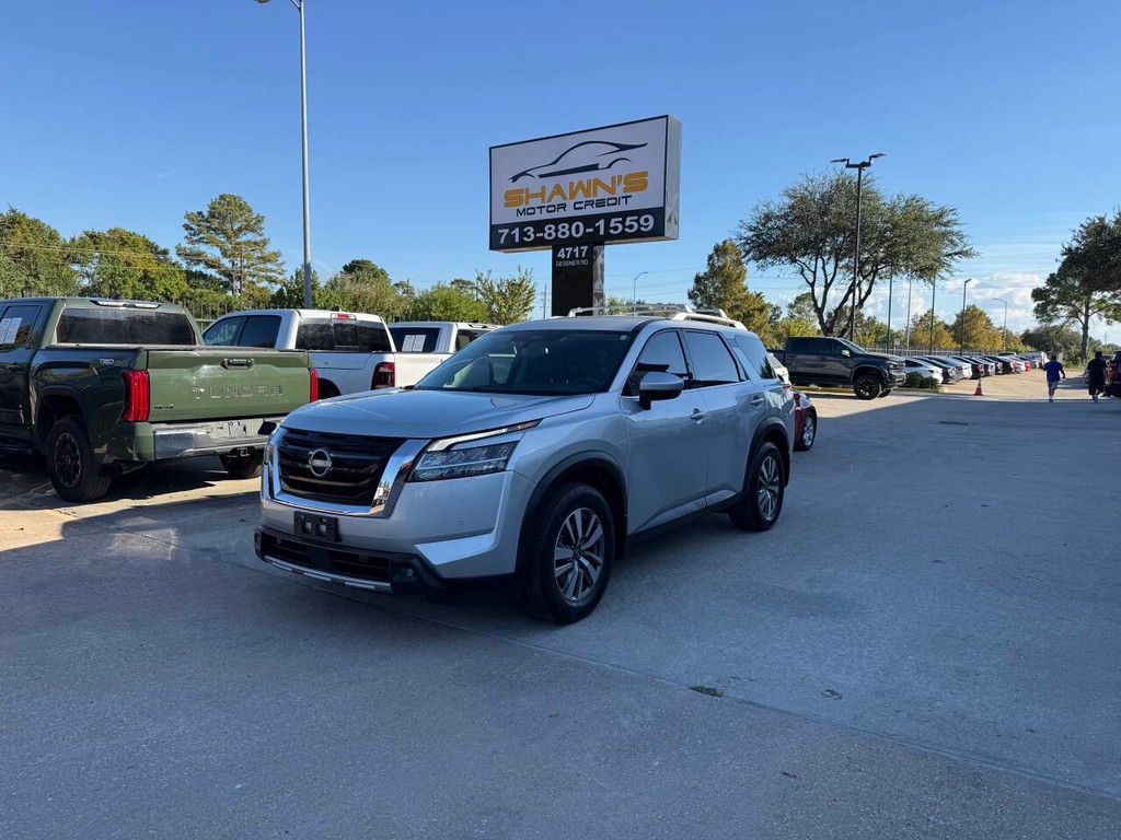 Nissan Pathfinder Vehicle Full-screen Gallery Image 03