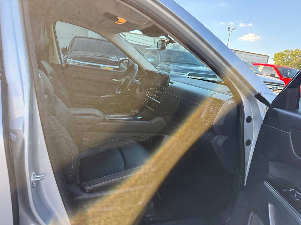 Nissan Pathfinder Vehicle Full-screen Gallery Image 10