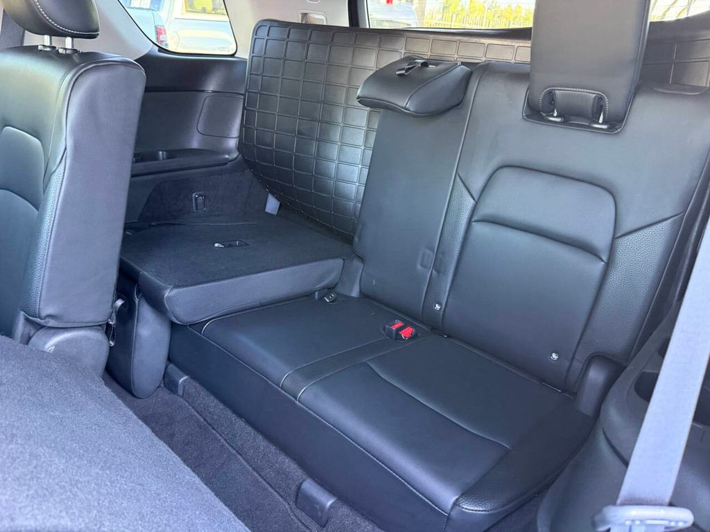 Nissan Pathfinder Vehicle Full-screen Gallery Image 14