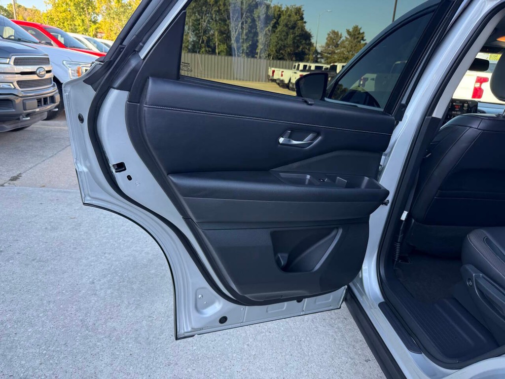 Nissan Pathfinder Vehicle Full-screen Gallery Image 15