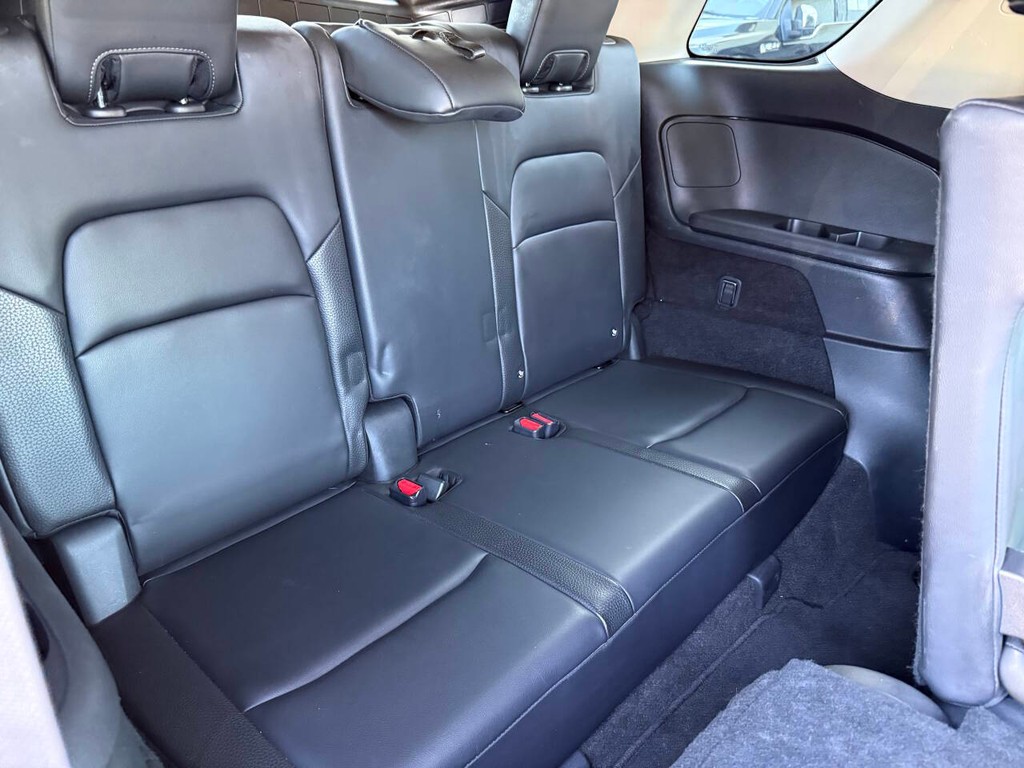 Nissan Pathfinder Vehicle Full-screen Gallery Image 17