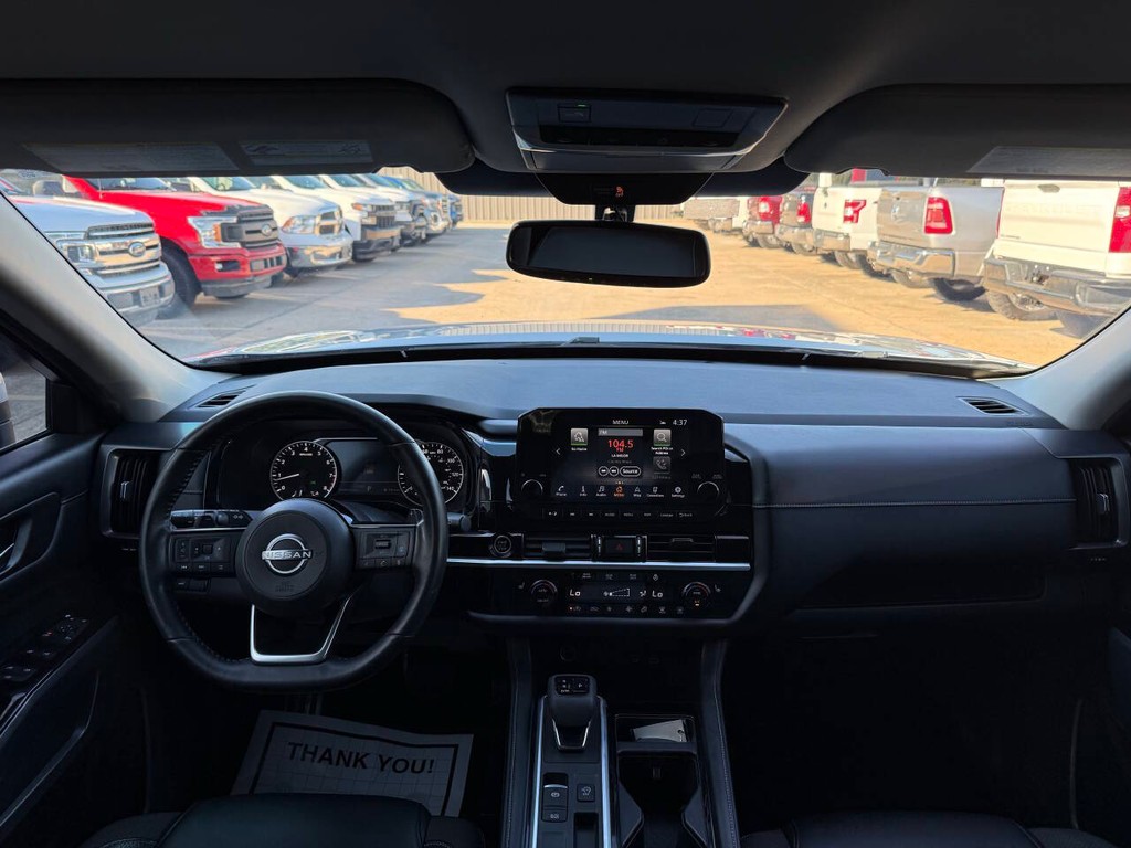 Nissan Pathfinder Vehicle Full-screen Gallery Image 19
