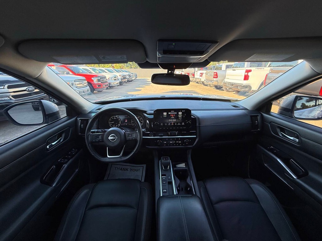 Nissan Pathfinder Vehicle Full-screen Gallery Image 20