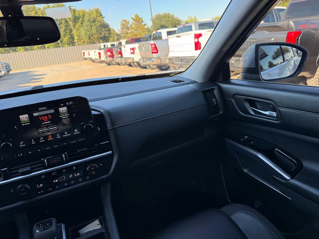 Nissan Pathfinder Vehicle Full-screen Gallery Image 22