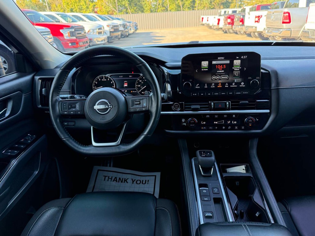 Nissan Pathfinder Vehicle Full-screen Gallery Image 23