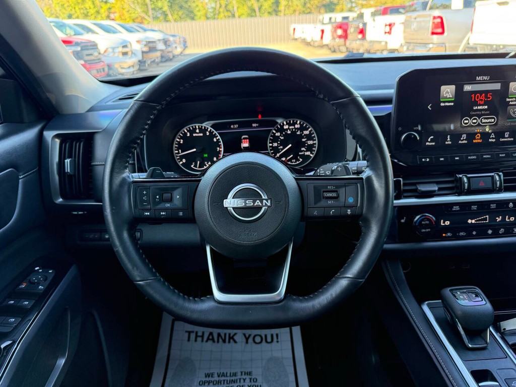 Nissan Pathfinder Vehicle Full-screen Gallery Image 24