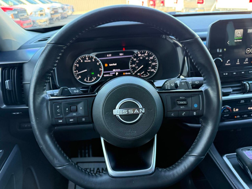 Nissan Pathfinder Vehicle Full-screen Gallery Image 25