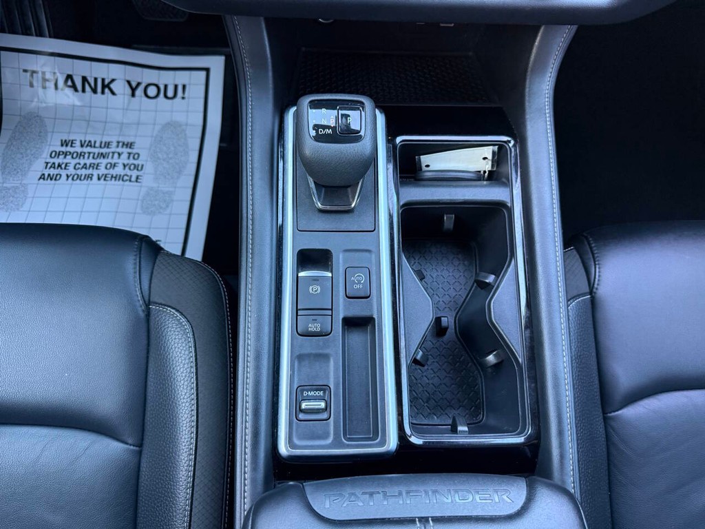 Nissan Pathfinder Vehicle Full-screen Gallery Image 31