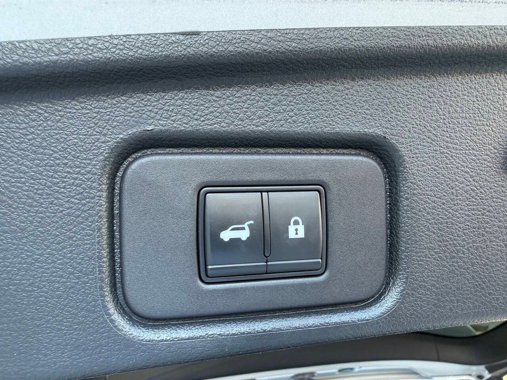 Nissan Pathfinder Vehicle Full-screen Gallery Image 39