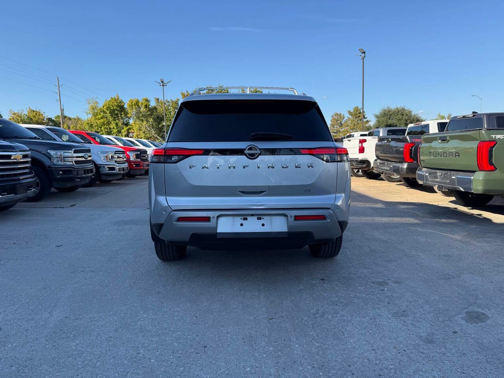 Nissan Pathfinder Vehicle Full-screen Gallery Image 40