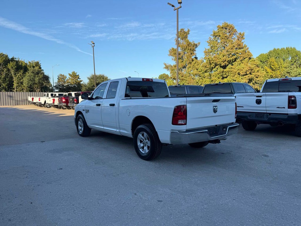 Ram 1500 Classic Vehicle Full-screen Gallery Image 04