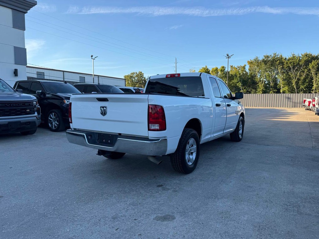 Ram 1500 Classic Vehicle Full-screen Gallery Image 05