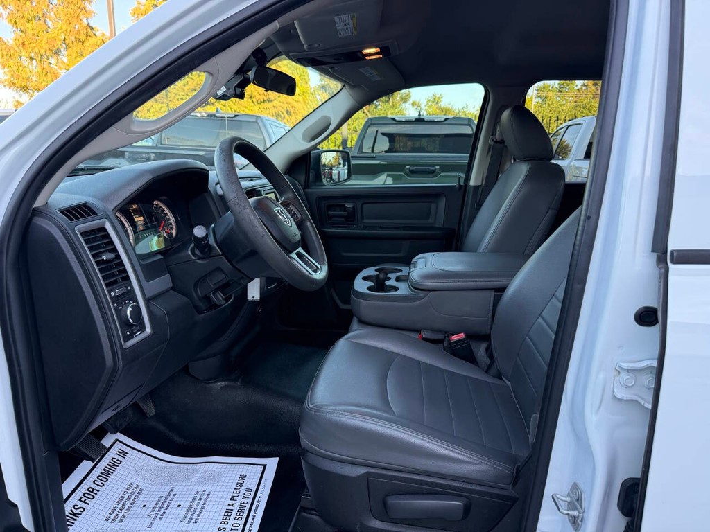 Ram 1500 Classic Vehicle Full-screen Gallery Image 07