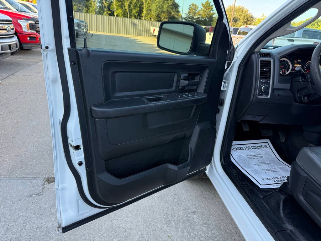 Ram 1500 Classic Vehicle Full-screen Gallery Image 08