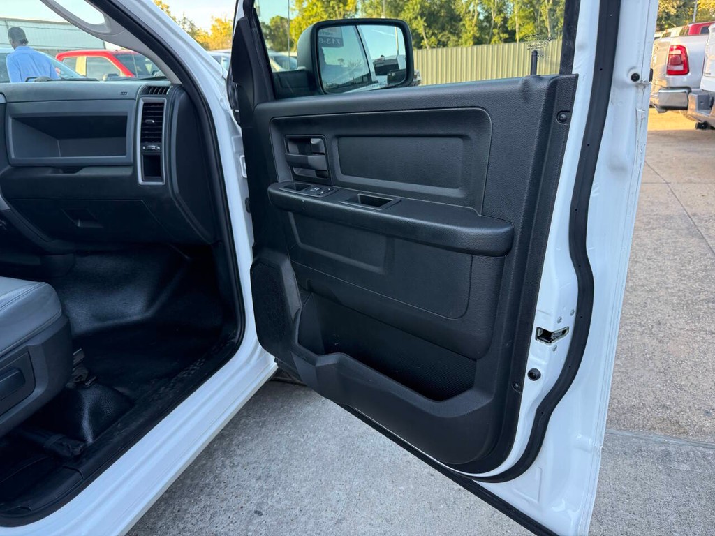 Ram 1500 Classic Vehicle Full-screen Gallery Image 11