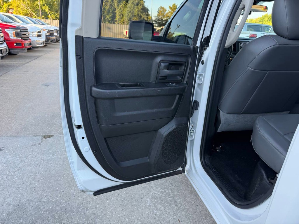 Ram 1500 Classic Vehicle Full-screen Gallery Image 14