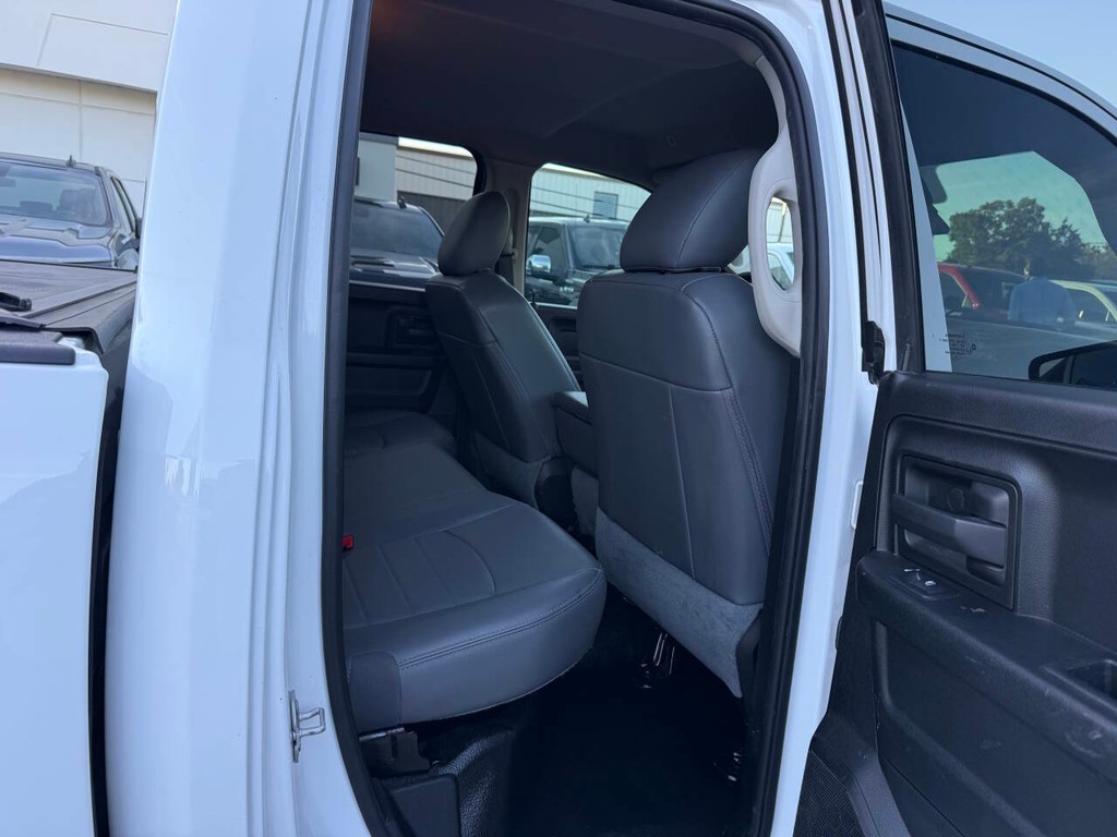 Ram 1500 Classic Vehicle Full-screen Gallery Image 15