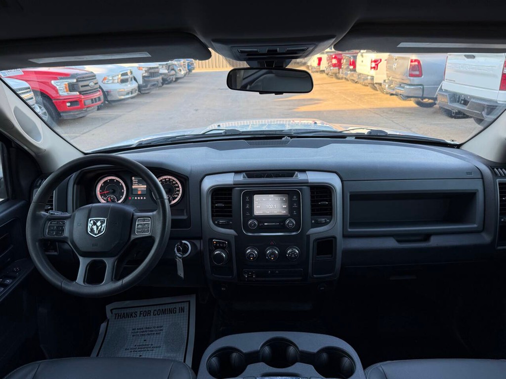 Ram 1500 Classic Vehicle Full-screen Gallery Image 17