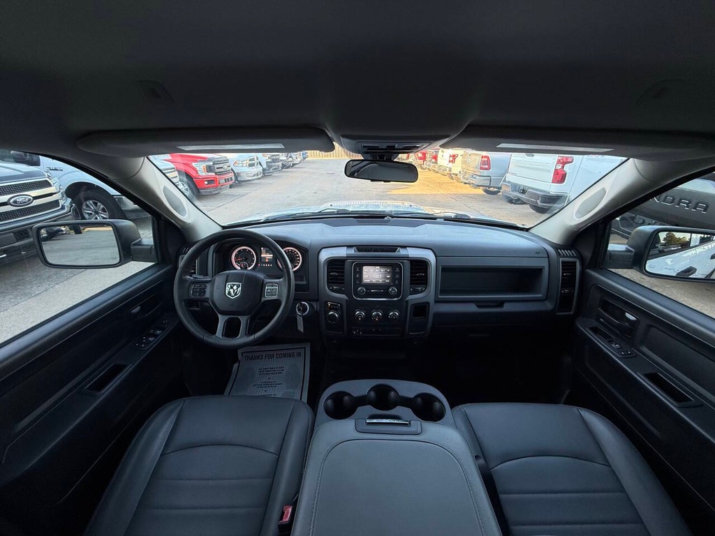 Ram 1500 Classic Vehicle Full-screen Gallery Image 18