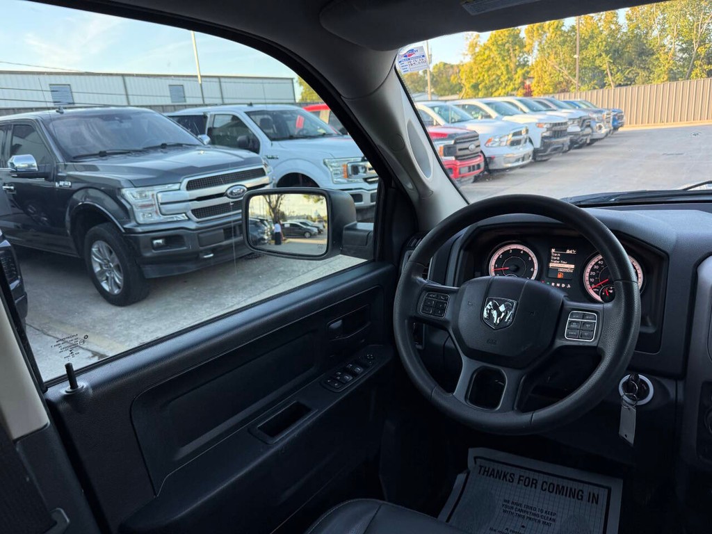 Ram 1500 Classic Vehicle Full-screen Gallery Image 19