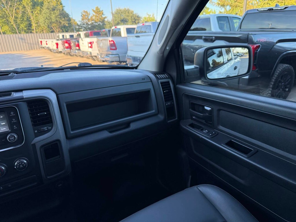 Ram 1500 Classic Vehicle Full-screen Gallery Image 20