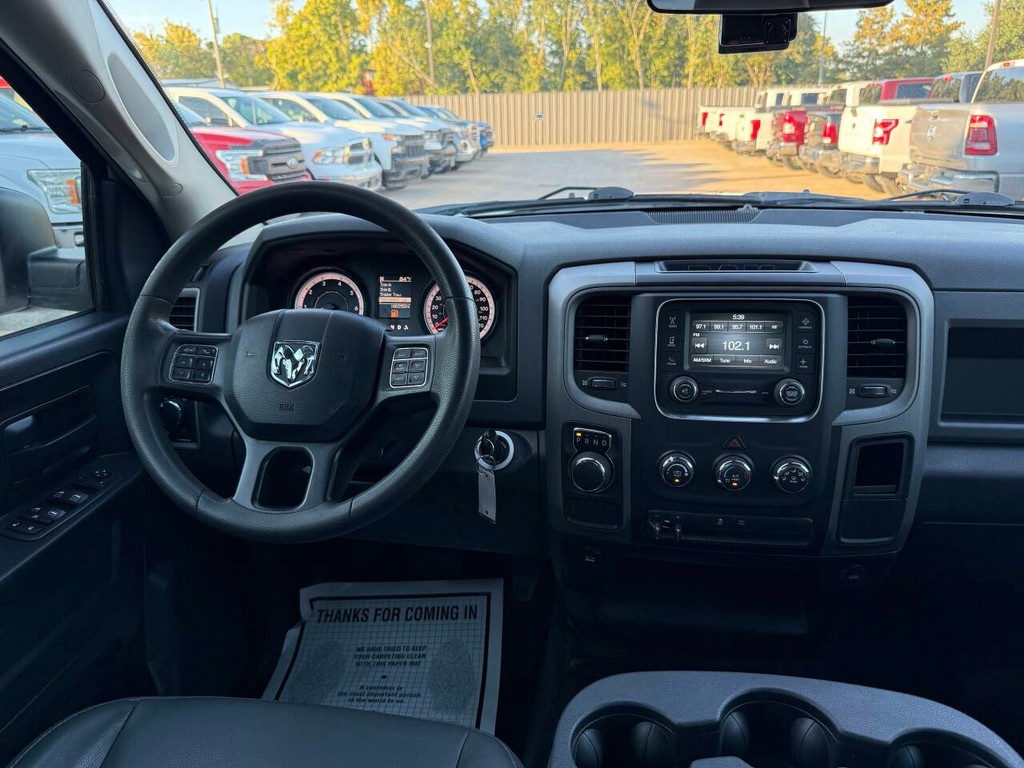 Ram 1500 Classic Vehicle Full-screen Gallery Image 21