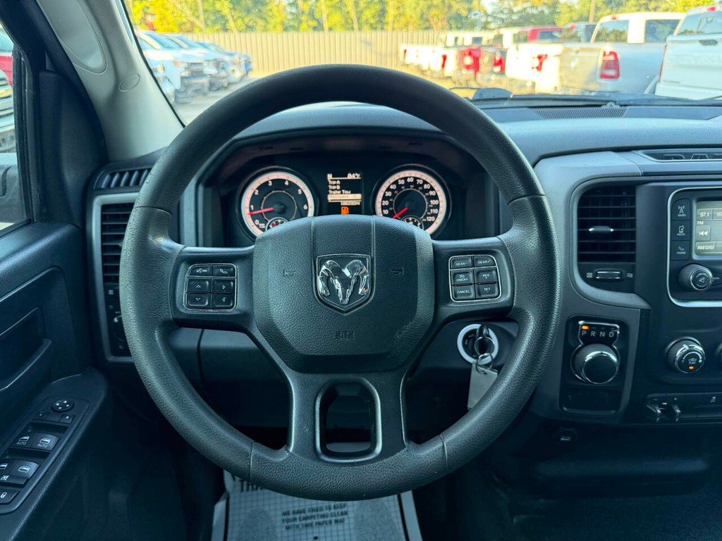 Ram 1500 Classic Vehicle Full-screen Gallery Image 22