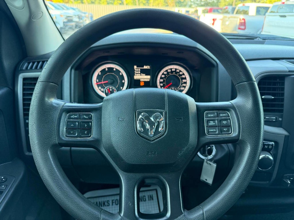 Ram 1500 Classic Vehicle Full-screen Gallery Image 23