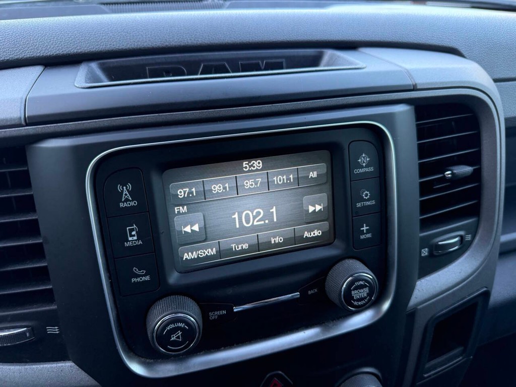 Ram 1500 Classic Vehicle Full-screen Gallery Image 25