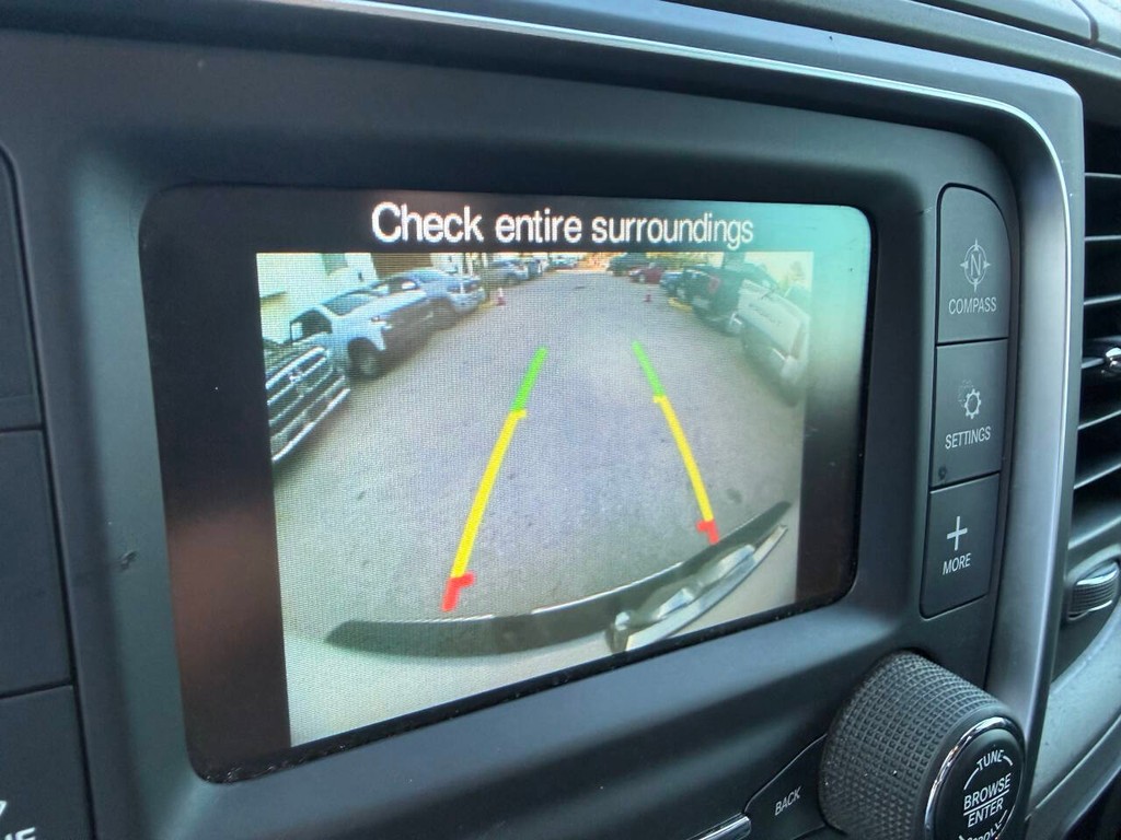 Ram 1500 Classic Vehicle Full-screen Gallery Image 26