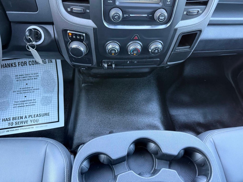 Ram 1500 Classic Vehicle Full-screen Gallery Image 29