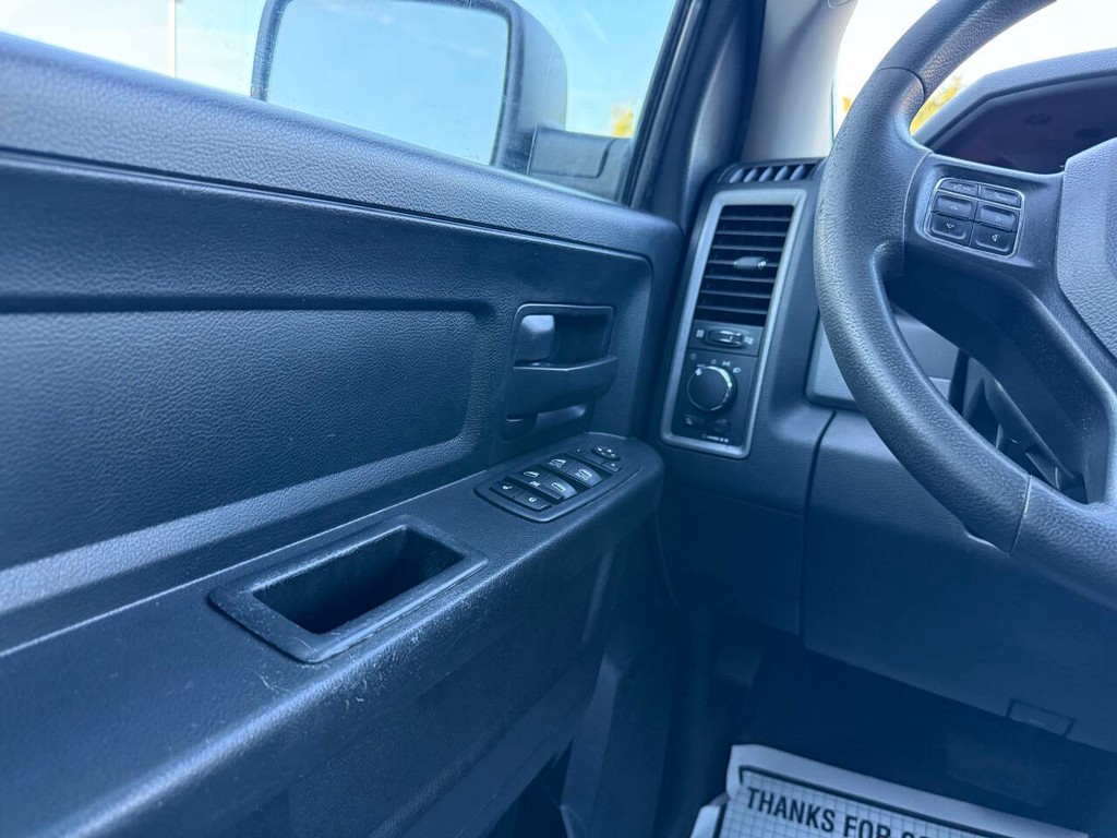 Ram 1500 Classic Vehicle Full-screen Gallery Image 30