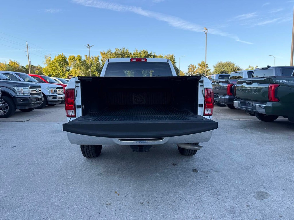 Ram 1500 Classic Vehicle Full-screen Gallery Image 37