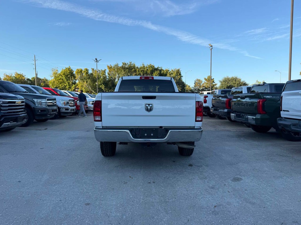 Ram 1500 Classic Vehicle Full-screen Gallery Image 38