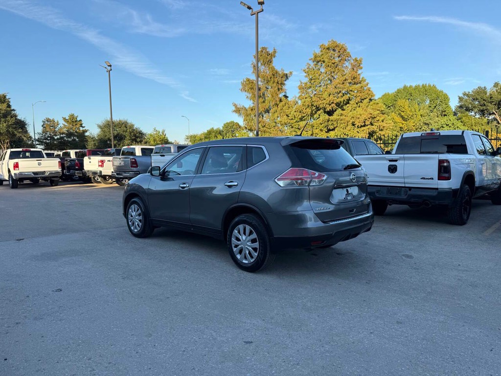 Nissan Rogue Vehicle Full-screen Gallery Image 04