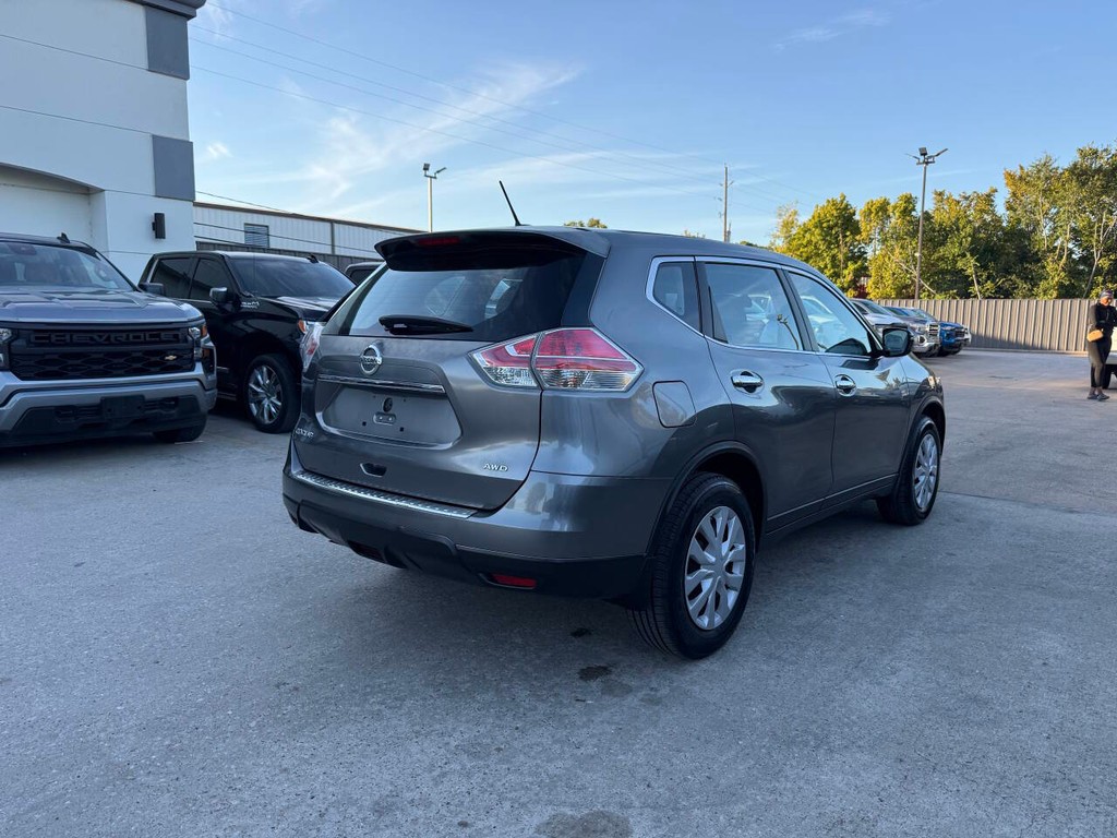 Nissan Rogue Vehicle Full-screen Gallery Image 05