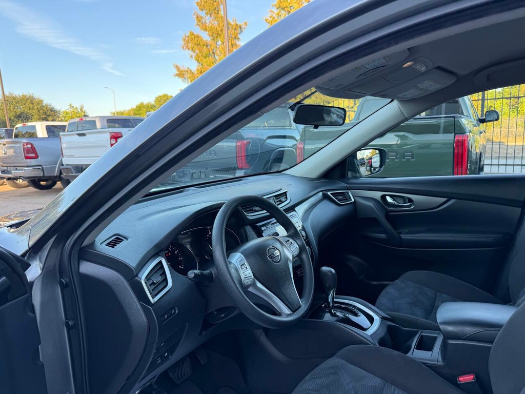 Nissan Rogue Vehicle Full-screen Gallery Image 06