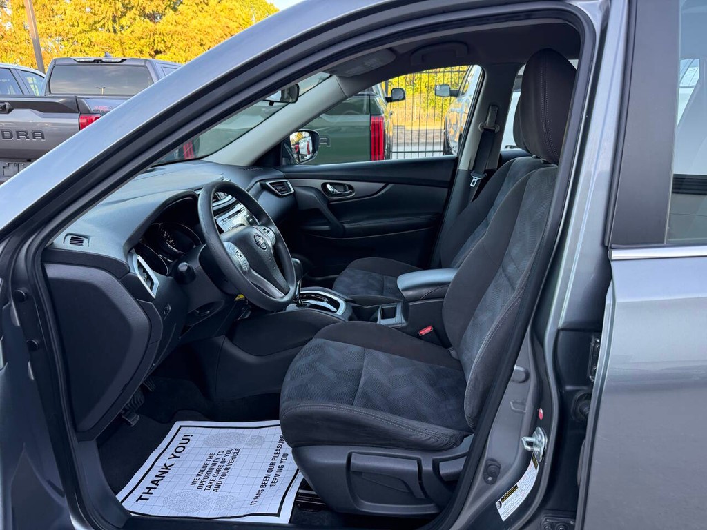 Nissan Rogue Vehicle Full-screen Gallery Image 07