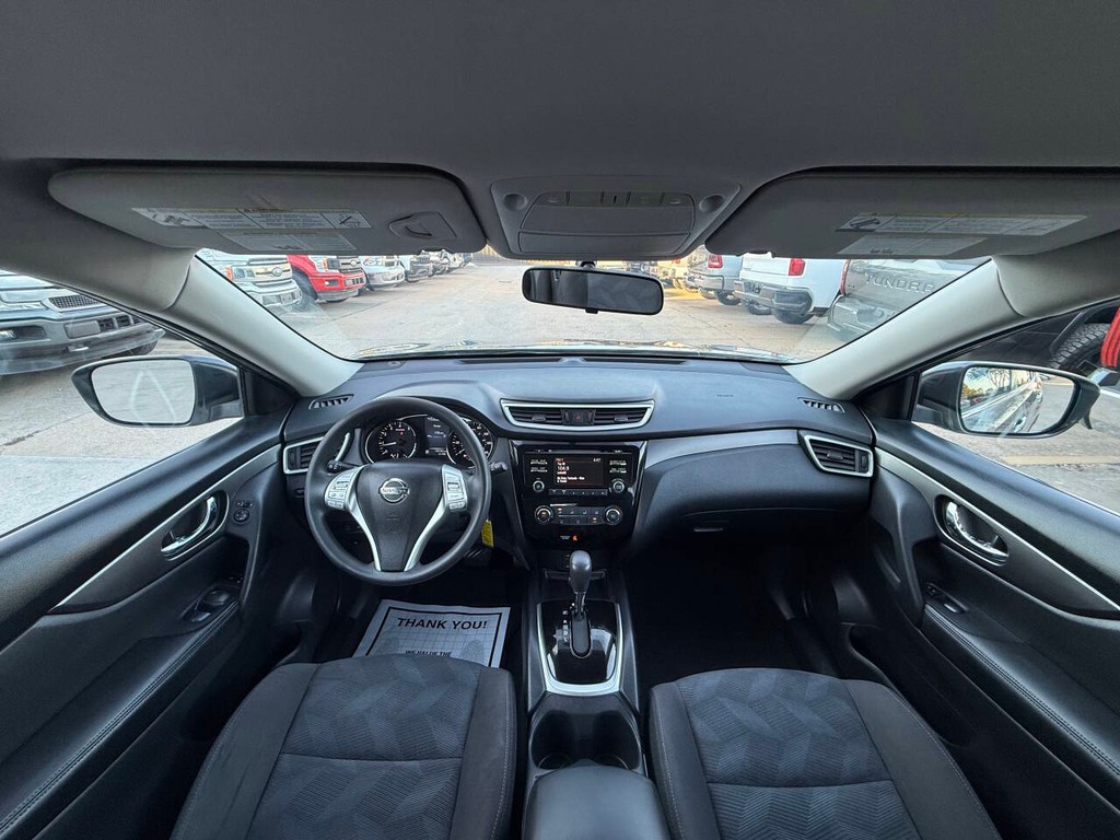 Nissan Rogue Vehicle Full-screen Gallery Image 18