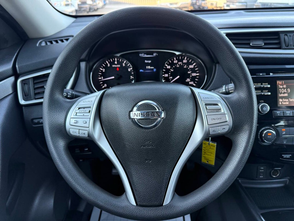 Nissan Rogue Vehicle Full-screen Gallery Image 23