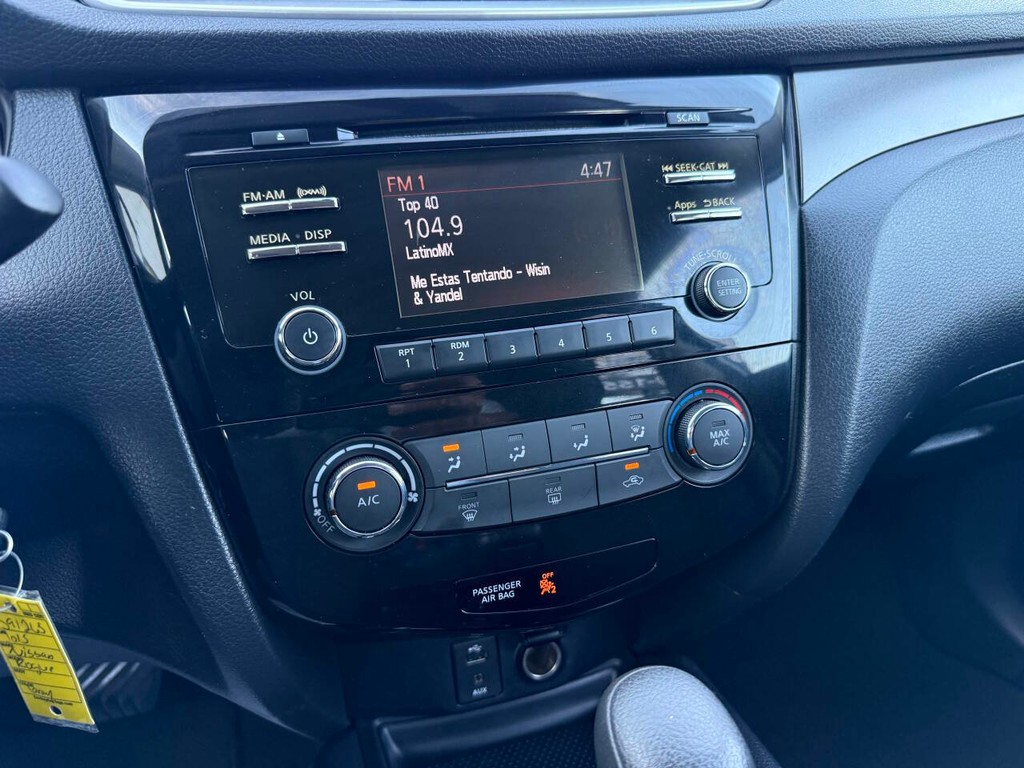 Nissan Rogue Vehicle Full-screen Gallery Image 26
