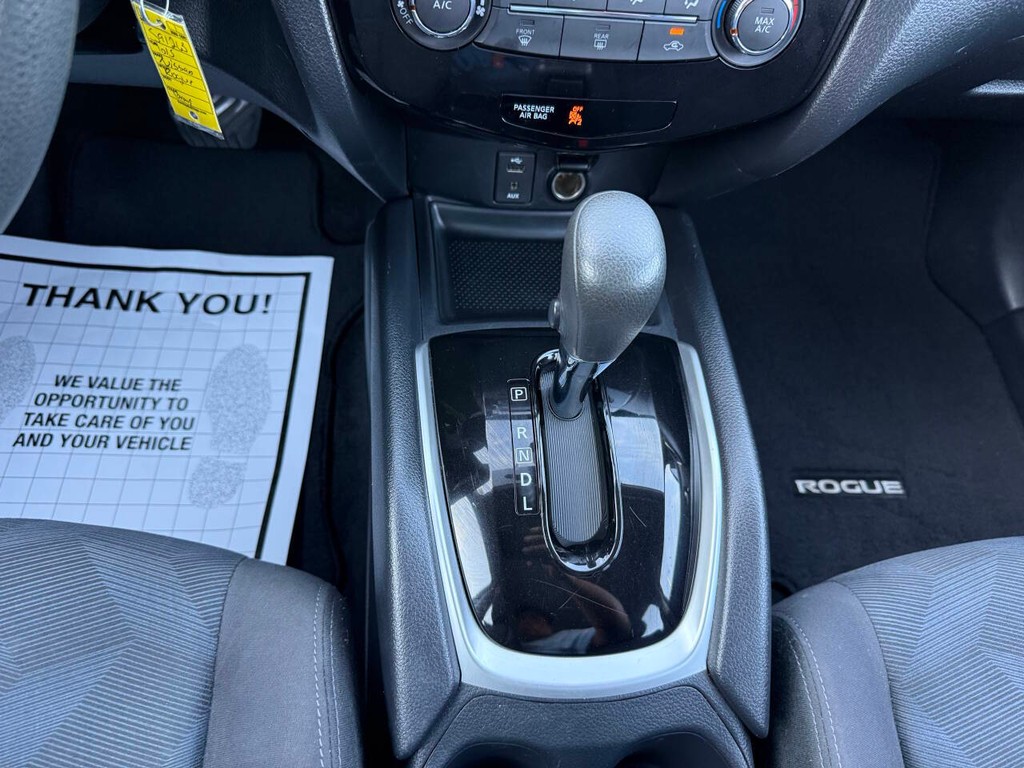 Nissan Rogue Vehicle Full-screen Gallery Image 28