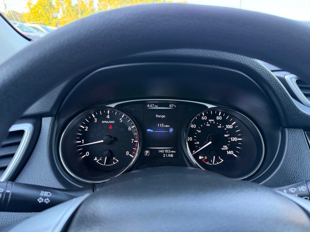 Nissan Rogue Vehicle Full-screen Gallery Image 30