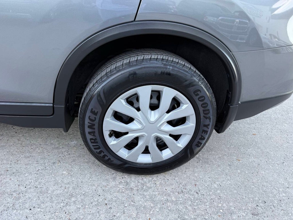 Nissan Rogue Vehicle Full-screen Gallery Image 34