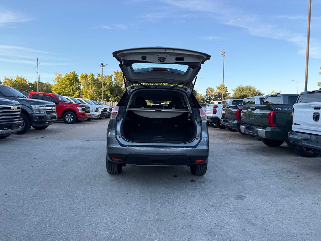 Nissan Rogue Vehicle Full-screen Gallery Image 35