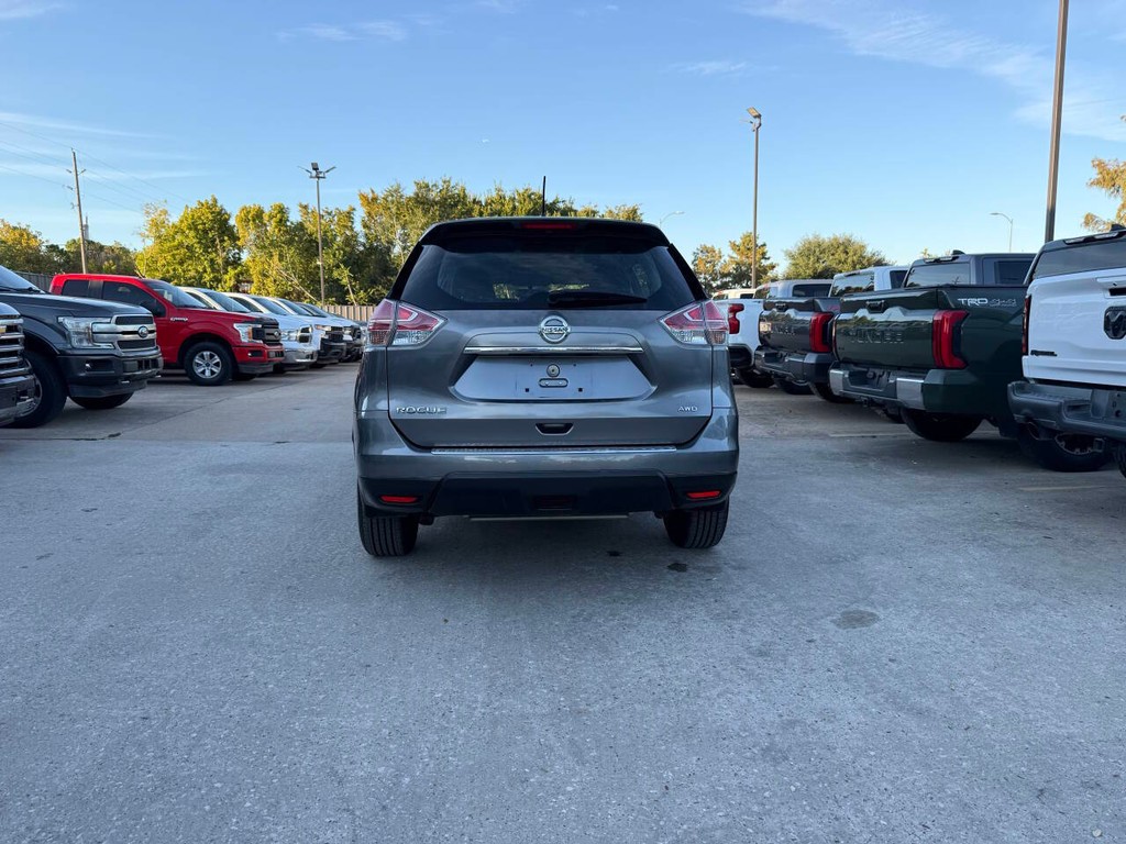 Nissan Rogue Vehicle Full-screen Gallery Image 36