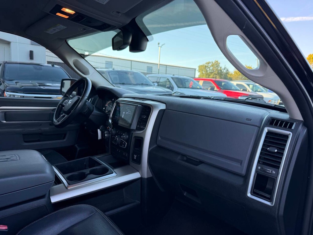Ram 1500 Vehicle Full-screen Gallery Image 09