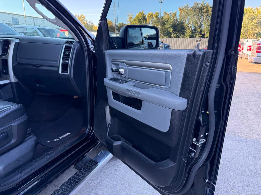 Ram 1500 Vehicle Full-screen Gallery Image 11
