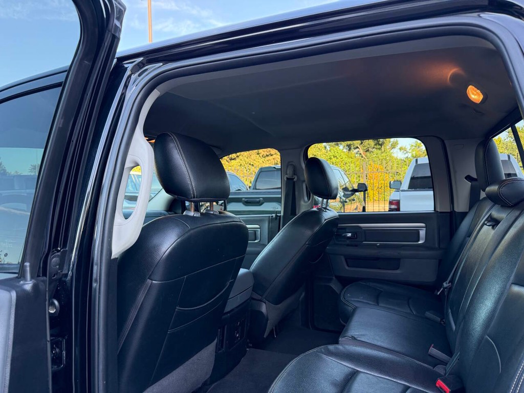 Ram 1500 Vehicle Full-screen Gallery Image 12