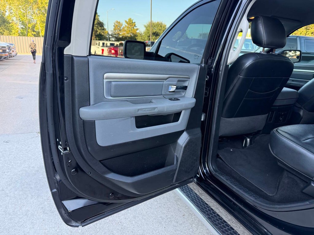 Ram 1500 Vehicle Full-screen Gallery Image 14